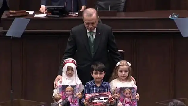 Cide'li Elif Zehra TBMM'de okuduğu Sakarya şiiriyle herkesi duygulandırdı