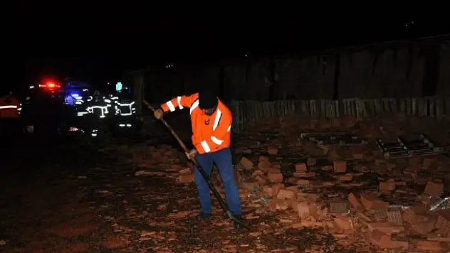 Kastamonu'da tuğla yüklü tır devrildi: 1 ölü