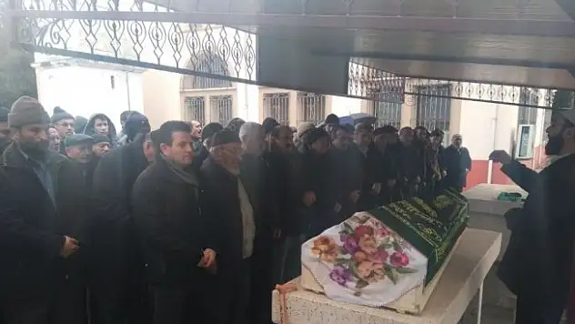 Kolundaki bilezikleri için öldürülen yaşlı kadın, toprağa verildi