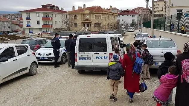 Okul bahçesi önünde trafik kazası: 1 yaralı