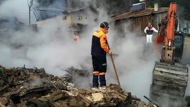 Yangında ölen yaşlı kadının kemikleri enkaz altında bulundu