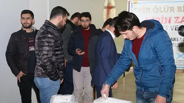 Afrin şehitleri için üniversitede lokum dağıttılar