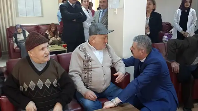Ak Parti'den Huzurevine ziyaret