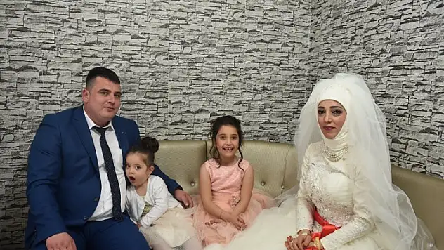 Düğün hayallerini evlendikten 10 yıl sonra gerçekleştirdiler