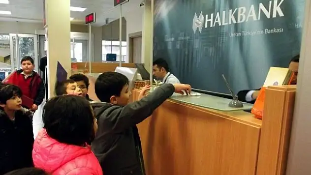 Küçük öğrenciler harçlıklarını Mehmetçik Vakfına bağışladı