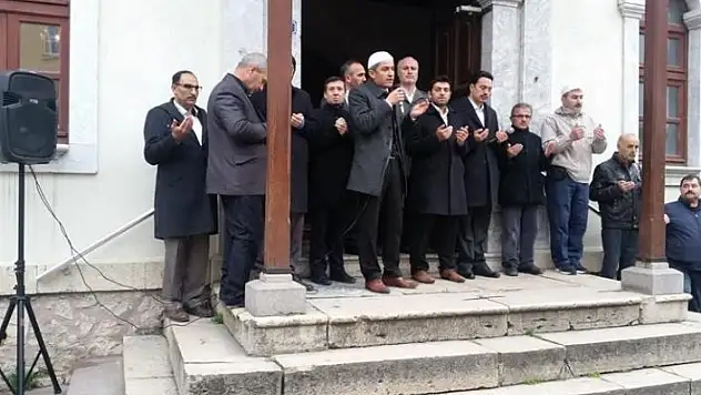 Umreciler kutsal topraklara dualarla uğurlandı