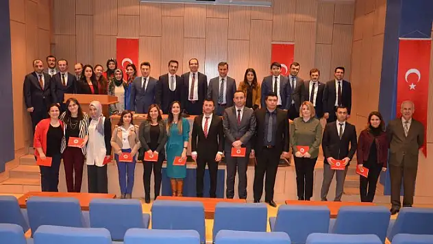 Zabıt Katiplerine tebrik belgesi verildi