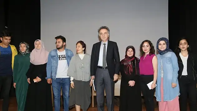 'Tarihi dizileri izleyenlerin yüzde 10'u tarih kitabı okusa kardır'