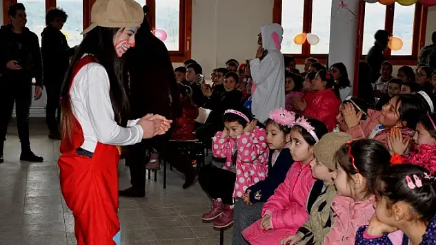 Üniversite öğrencilerinden 'Kardeş Okul' projesi