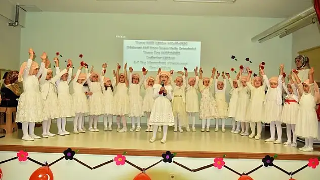 4-6 yaş Kur'an kursu öğrencileri mezuniyet coşkusu yaşadı 