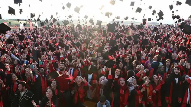 Kastamonu Üniversitesinde mezuniyet sevinci