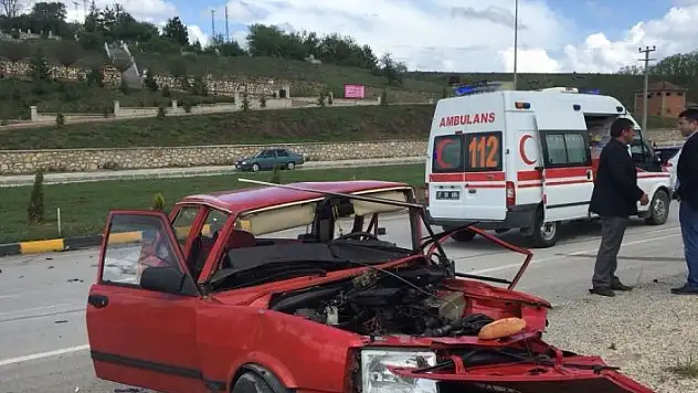 Kastamonu'da iki otomobil çarpıştı: 1 ölü, 3 yaralı