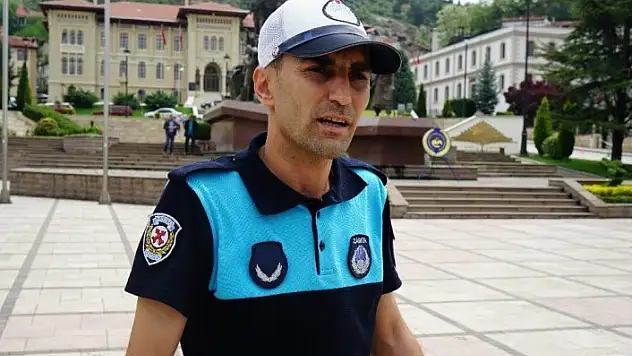 Zabıta, kriz geçiren kadın ile 2 aylık bebeğini hastaneye yetiştirdi