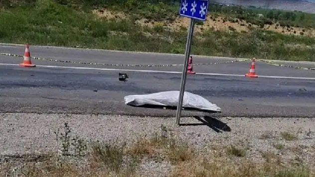 Kamyon ile çarpışan motosikletin sürücüsü öldü