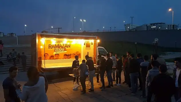 Kastamonu'da 350 öğrenci aynı sofrada iftar yaptı