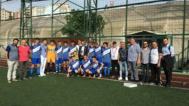 Özgayrettepespor şampiyon oldu