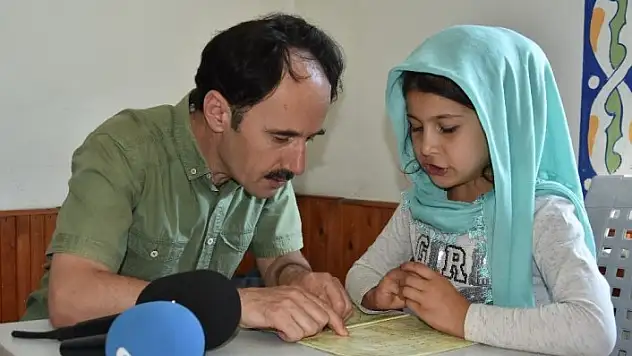 4 farklı ülkeden 30 çocuk, aynı camide Kur'an eğitimi alıyor