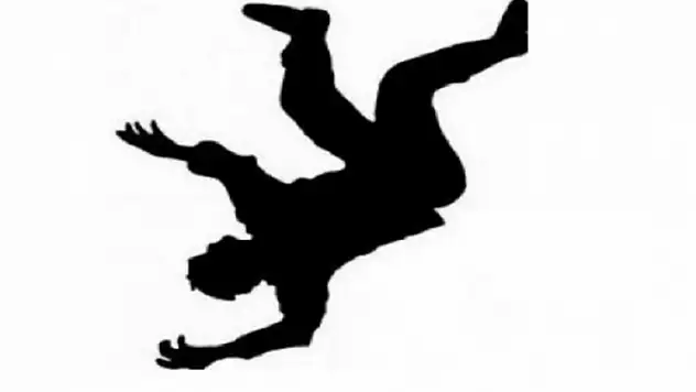 Çatıyı tamir ederken düşen yaşlı çift yaralandı