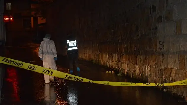Kastamonu'da sokak ortasında silahlı saldırıda bir kişi ağır yaralandı