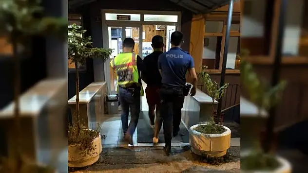 Marketten telefon çalan hırsız, yakayı ele verdi