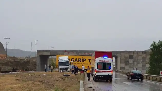 Tosya'da tır refüje çıktı: 1 yaralı