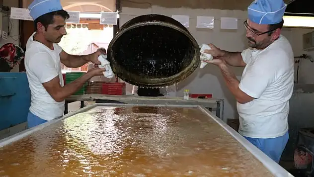 &quotÇekme helva&quotda bayram mesaisi