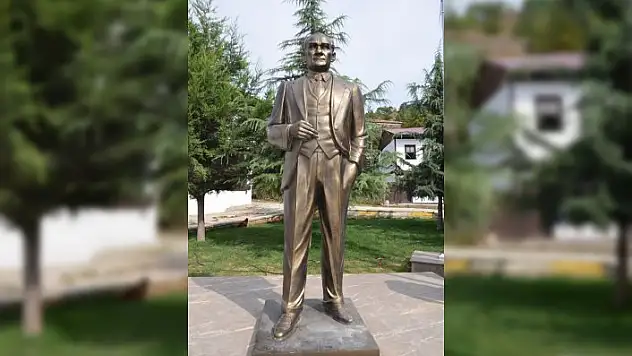 Hanönü'de Atatürk Meydanı ve Atatürk büstü yenilendi
