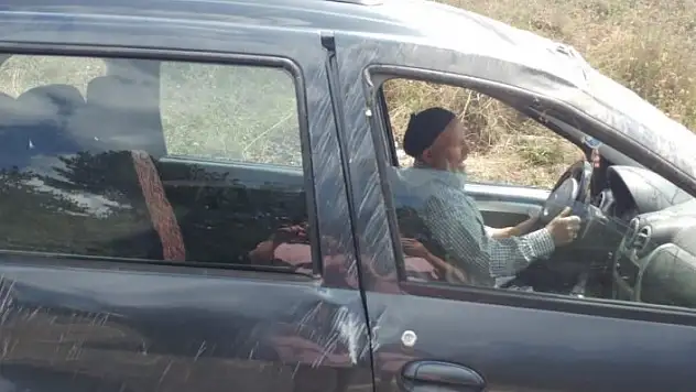 Şoka giren sürücü, kaza yaptığı otomobiline binip gitmek istedi