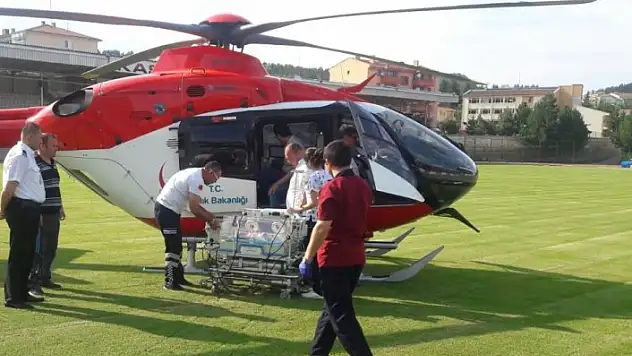Solunum sıkıntısı yaşayan bebek, ambulans helikopterle sevk edildi