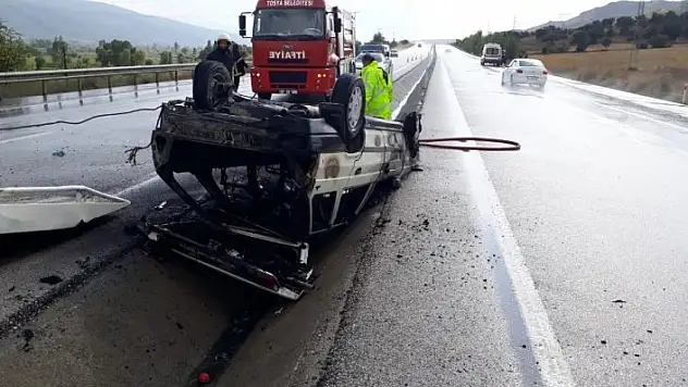 Yanan otomobilden çıkarılan yaşlı adam hayatını kaybetti