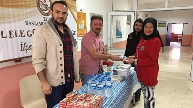 Polisten üniversiteli öğrencilere 'El Ele Güvenli Geleceğe' bilgilendirmesi