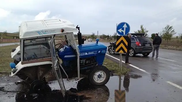 Traktör ile cip çarpıştı: 4 yaralı