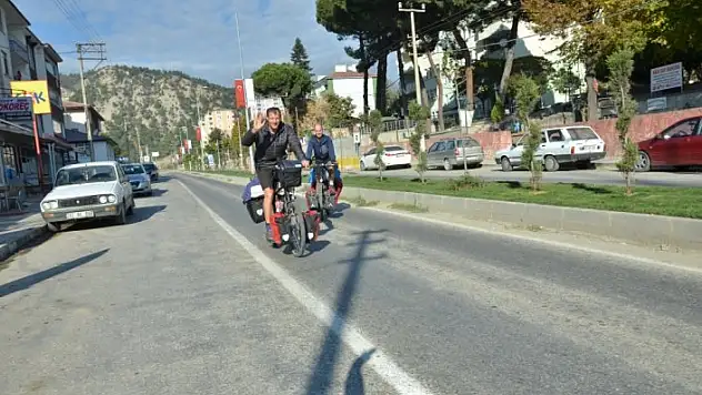 Evlenme teklifi için 18 bin kilometre pedal çevirecek