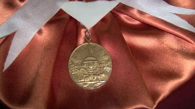 İnebolu'nun İstiklal Madalyası rozet oldu