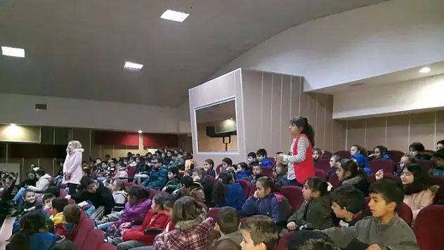 Öğrencilere 'yeterli ve dengeli beslenme' konulu seminer düzenlendi
