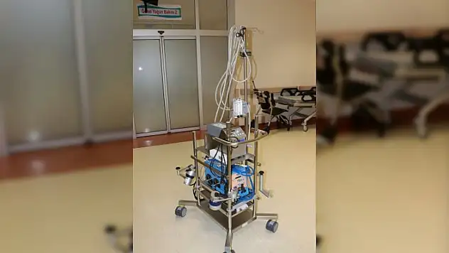 Yaşama 'yapay akciğer cihazı' ile bağlandı