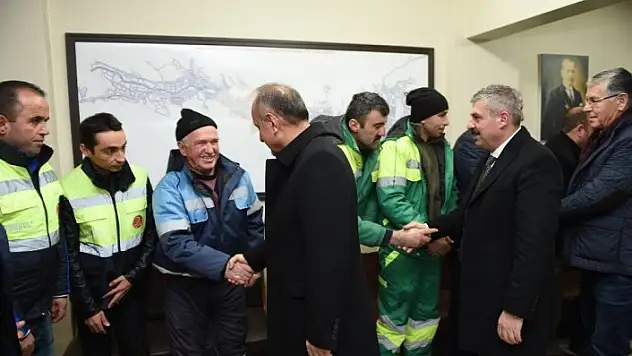 Başkan Babaş, yılbaşı gecesi çalışan personeli yalnız bırakmadı