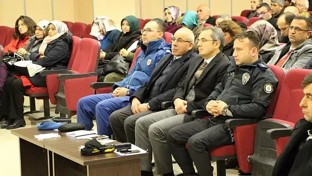 Emniyet Müdürlüğünden NARKOREHBER Semineri