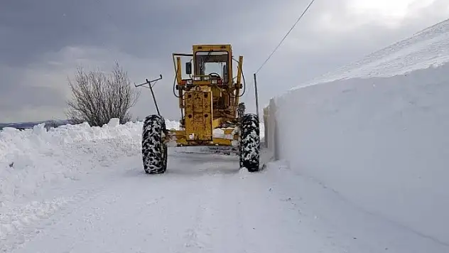 Ilgaz ve Küre Dağlarında ekiplerin zorlu kar mücadelesi devam ediyor