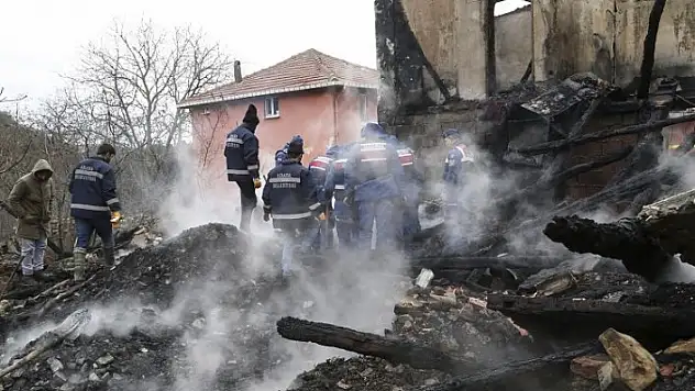 Yaşlı kadına ait olduğu değerlendirilen kemik parçaları bulundu