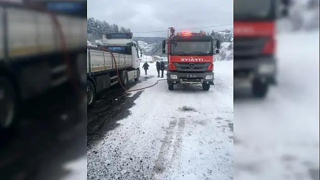 Kastamonu'da kömür yüklü tır, alev aldı