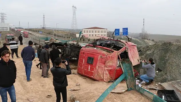 Kopan tırın kabininden sağ çıktılar