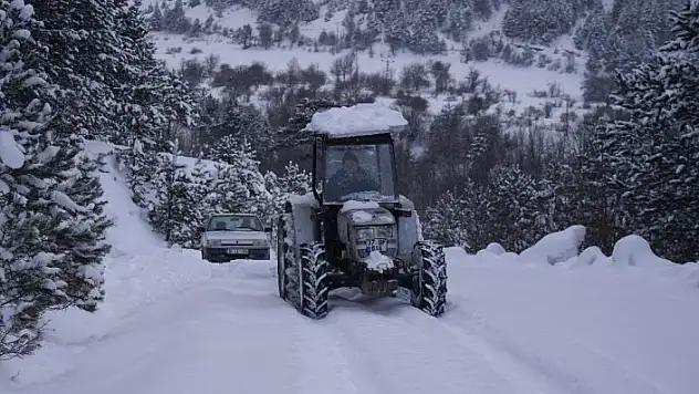 Köylüler, rahatsızlanan hamile komşularını Daban ile yolları açarak hastaneye ulaştırdı