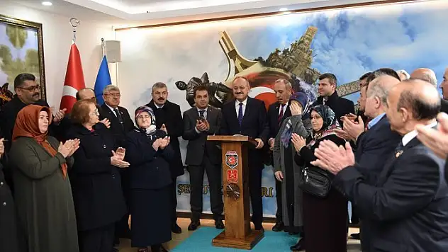 'Sizlerin talepleri benim için emirdir'