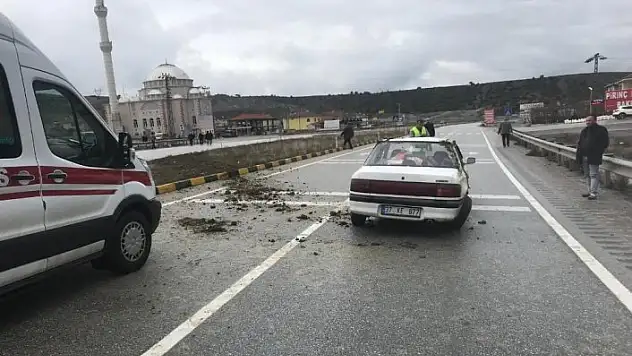 Otomobil bariyerlere çarptı: 1 yaralı