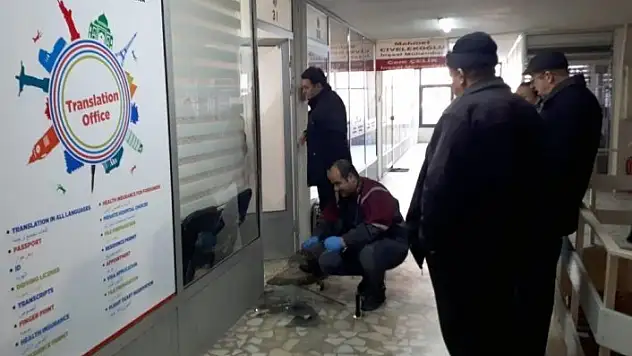 İş merkezine giren hırsız, bilgisayar ve paraları çalarak kayıplara karıştı