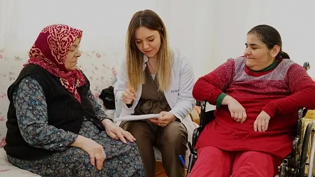 Yaşlı, bakıma muhtaç ve engelliler evde bakım hizmetiyle hayata tutunuyor