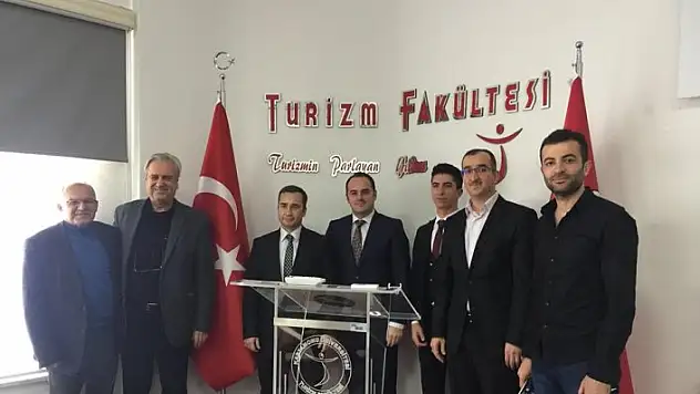 Otel yöneticileri KÜ'de öğrencilerle bir araya geldi