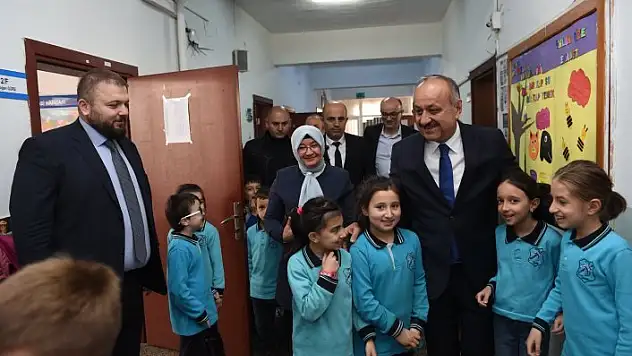 &quotSalonu olmayan okullara çadır salon kuracağız&quot