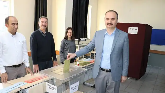 Türkiye genelinde oy verme işlemi başladı